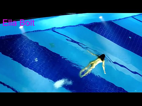 ❤️ 나는 보는 것을 멈출 수 없다, 젊은 금발이 ELLA BOLT 리조트 수영장에서 누드로 수영하다 적발 ️ 포르노 우리 ko.elitemangas.top ❌️